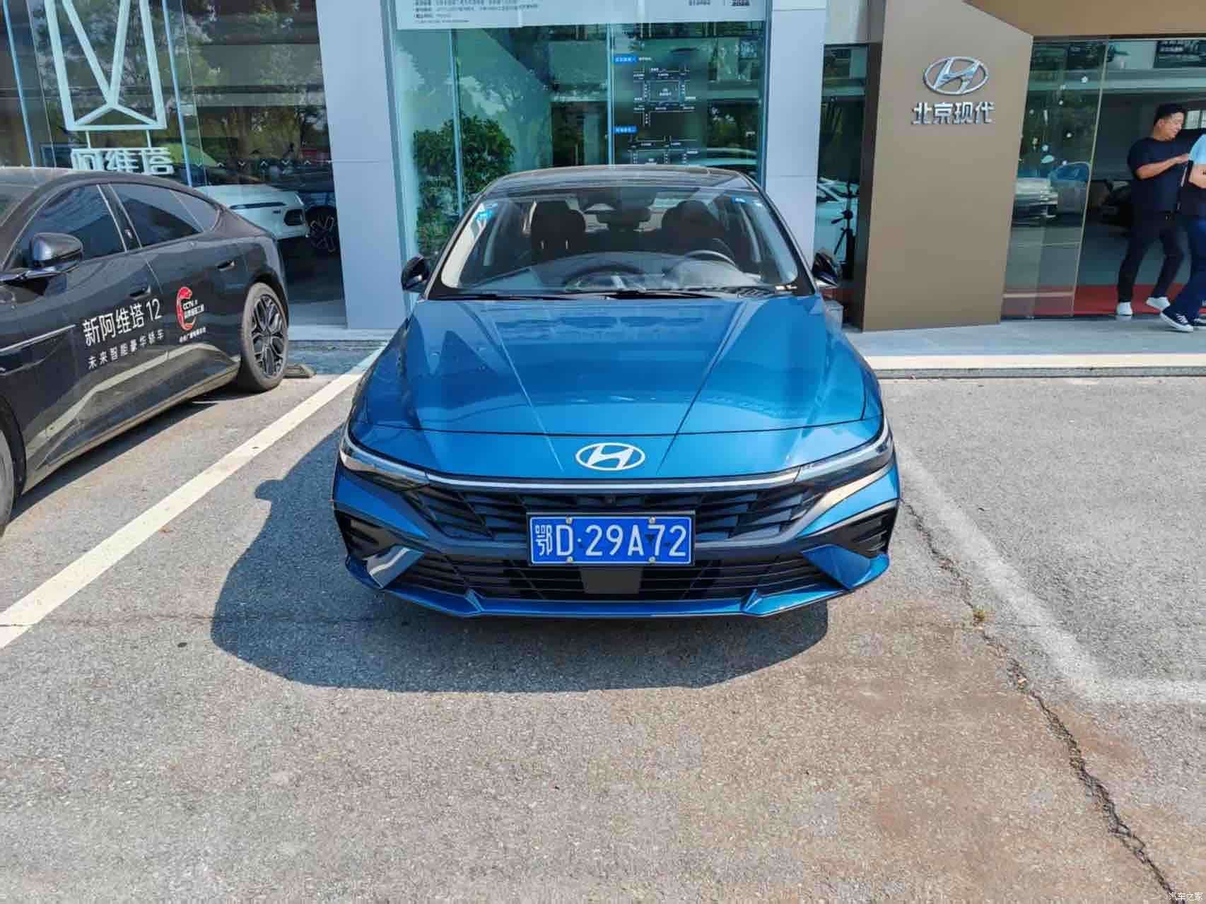Hyundai Elantra, 2023 2