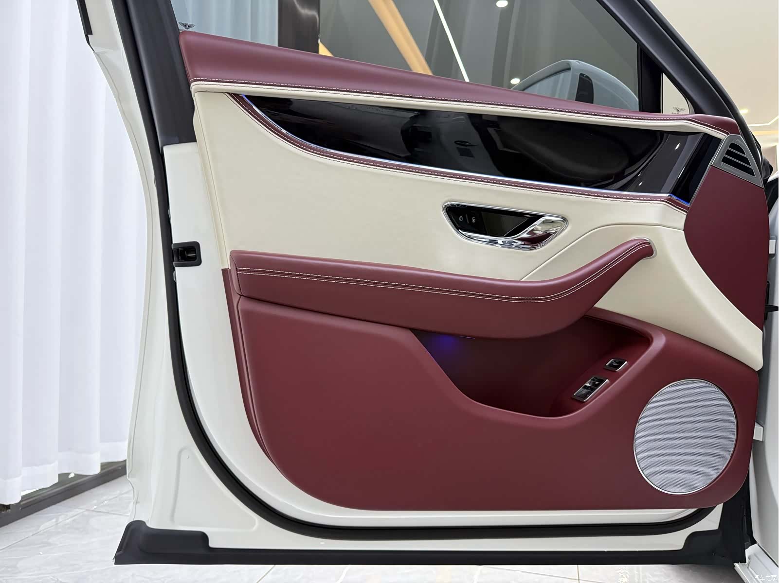 Bentley Flying Spur, 2024 3