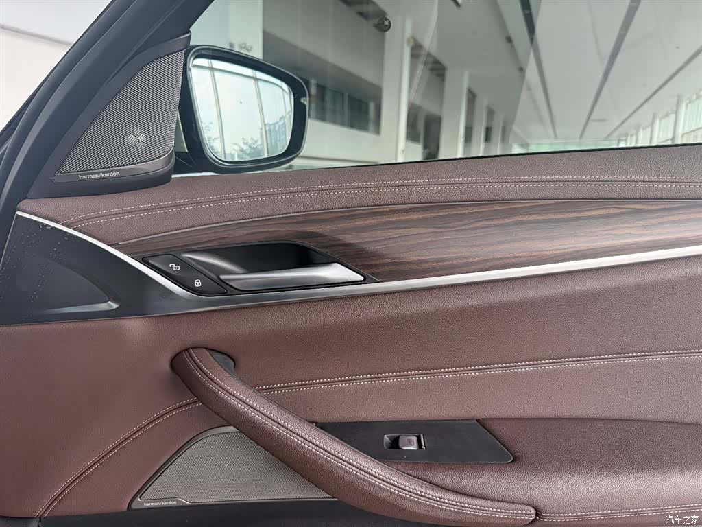 BMW 5 Series, 2021 27
