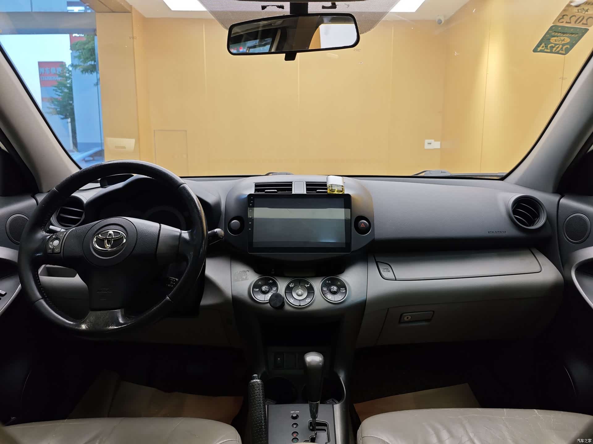 Toyota RAV4, 2011 19