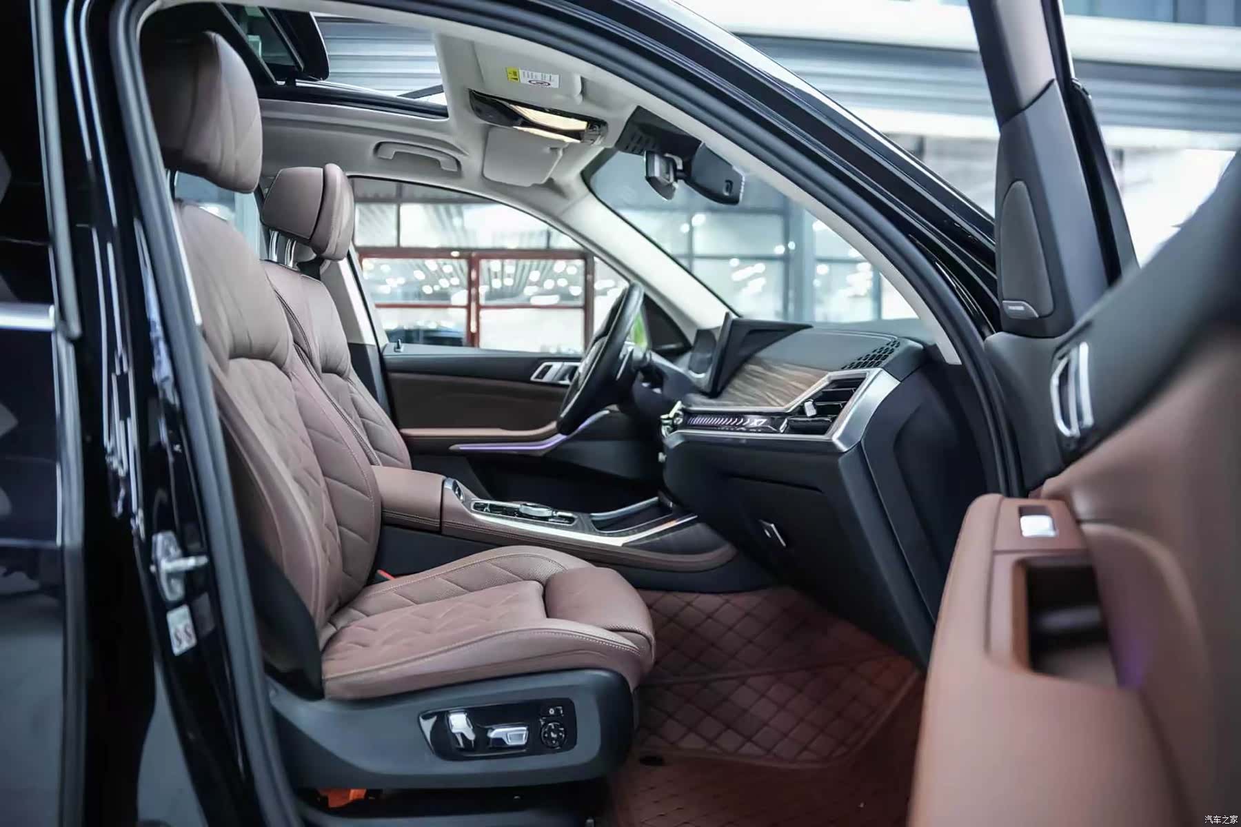 BMW X7, 2023 9