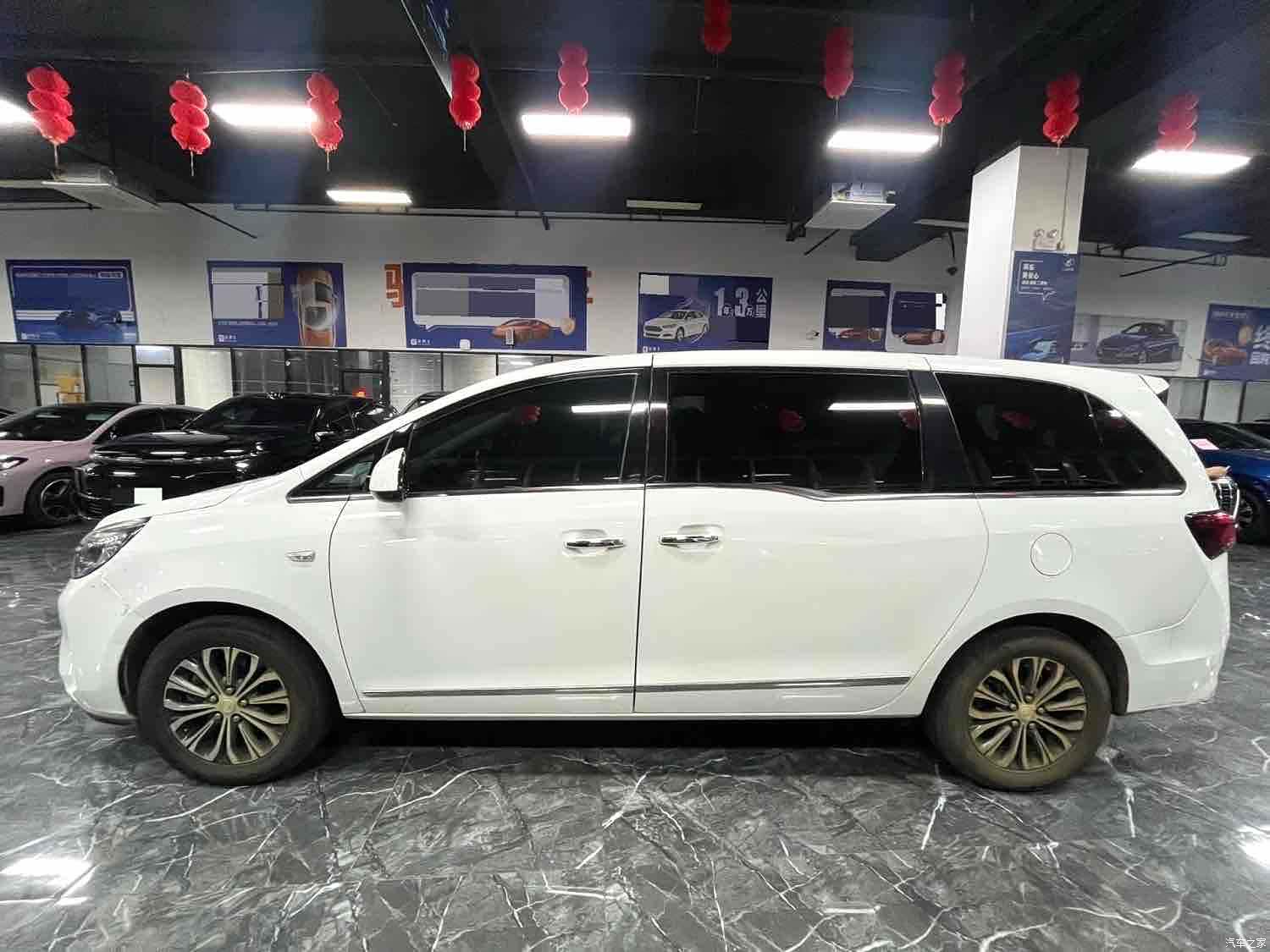 Buick GL8, 2021 3