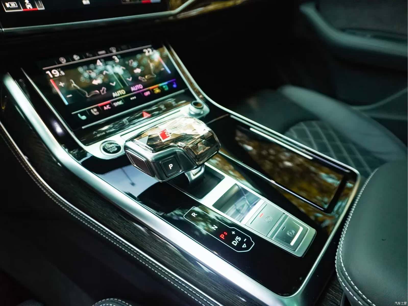 Audi Q8, 2021 24