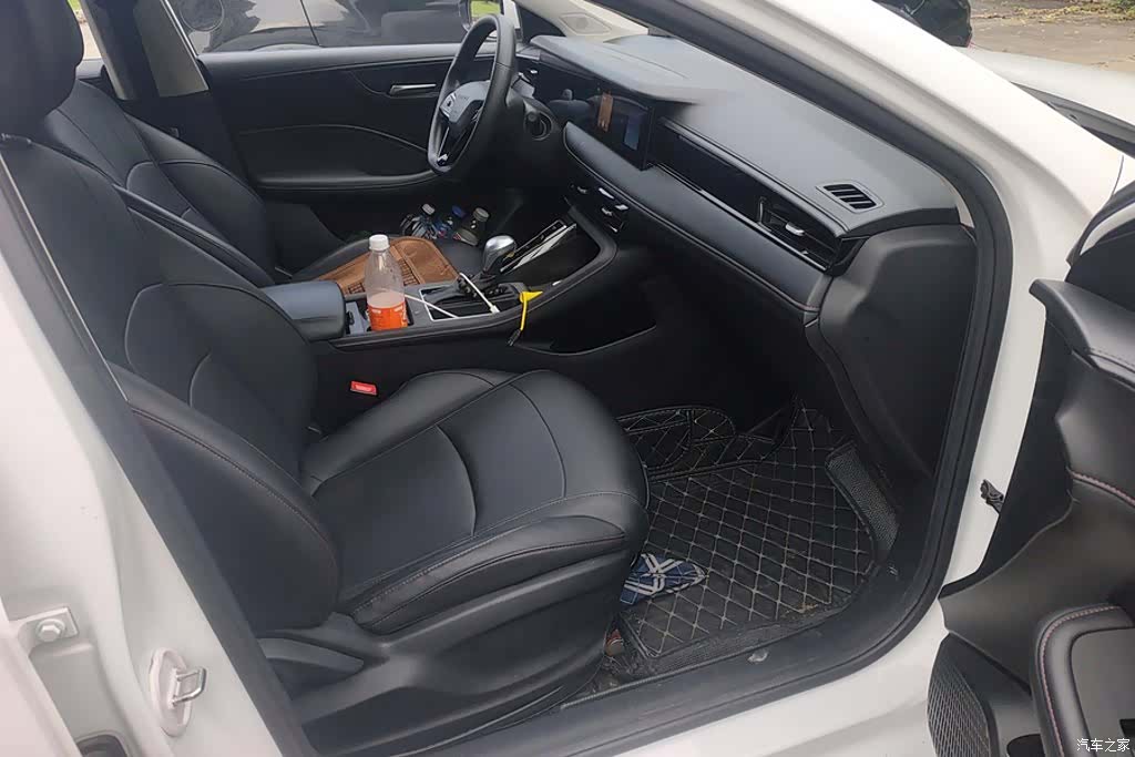 Roewe i5, 2025 8