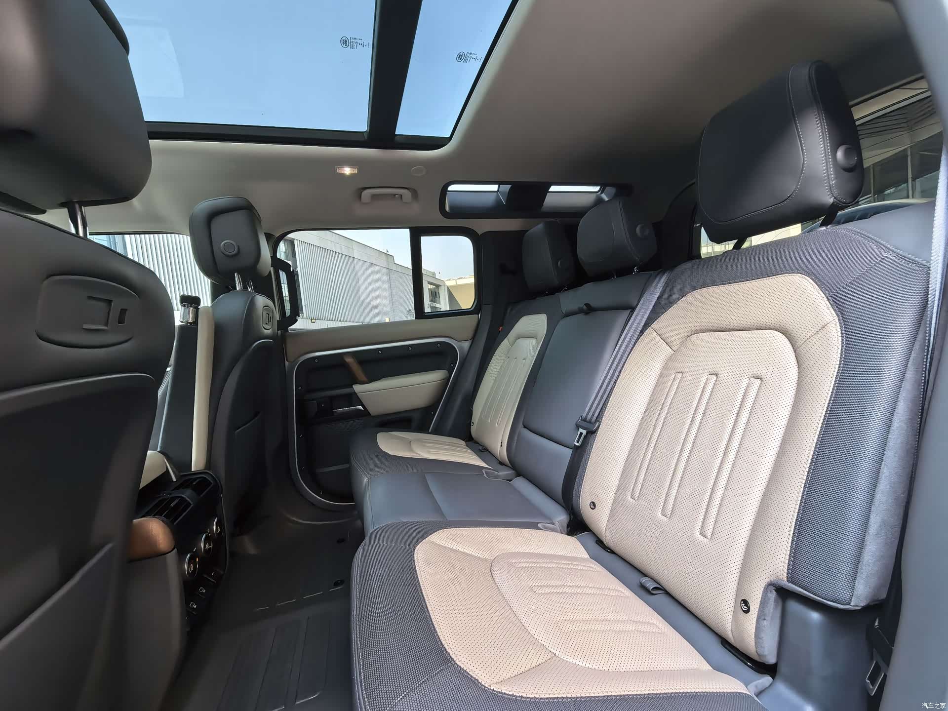 Land Rover Defender, 2021 11