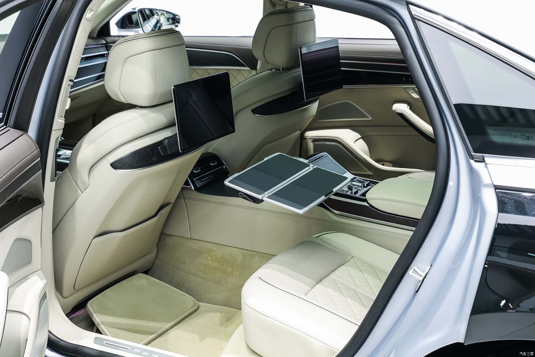 Audi A8L, 2023 13
