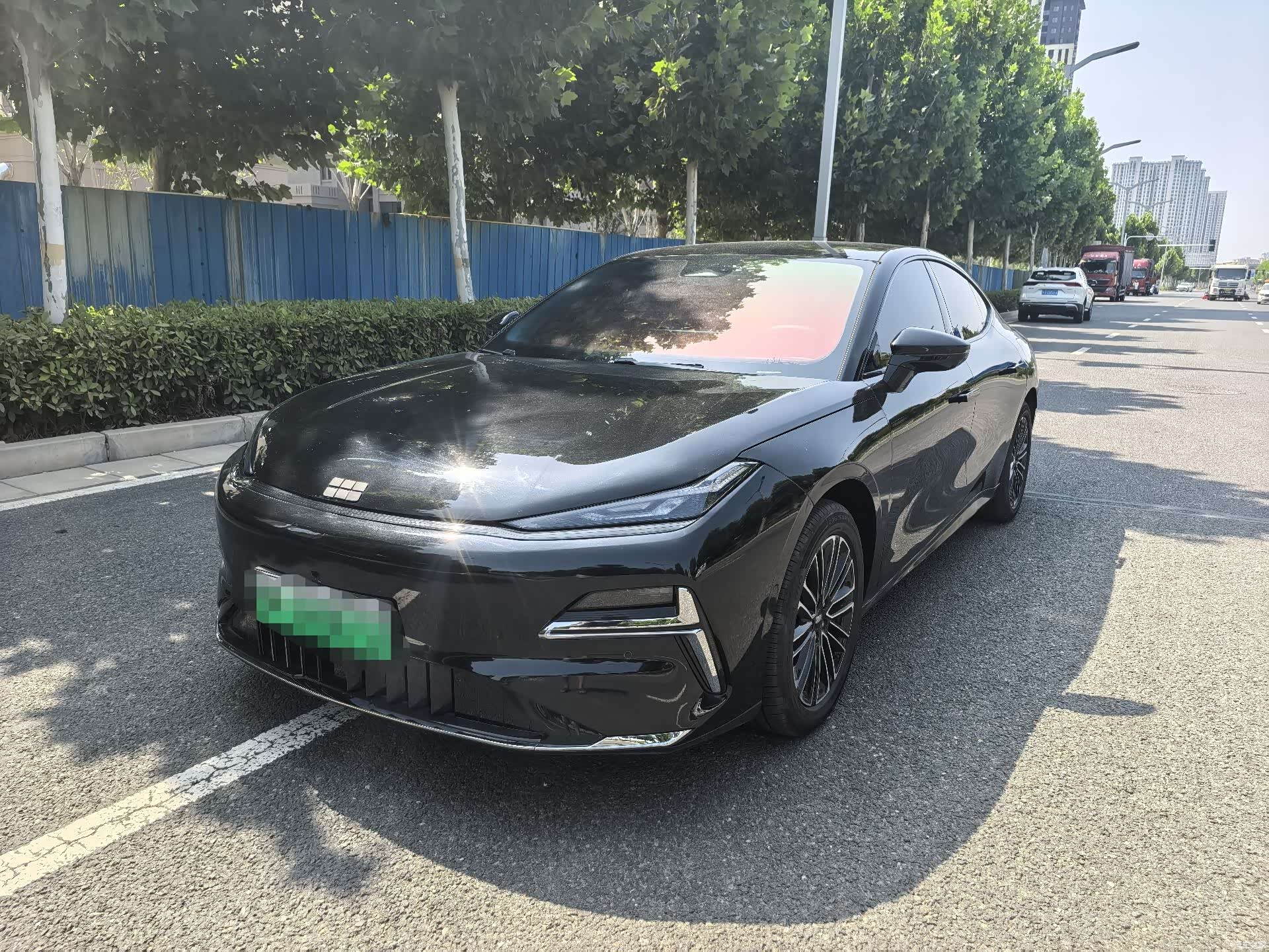 Geely 8, 2025 1