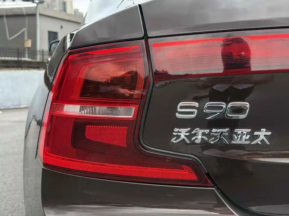 Volvo S90