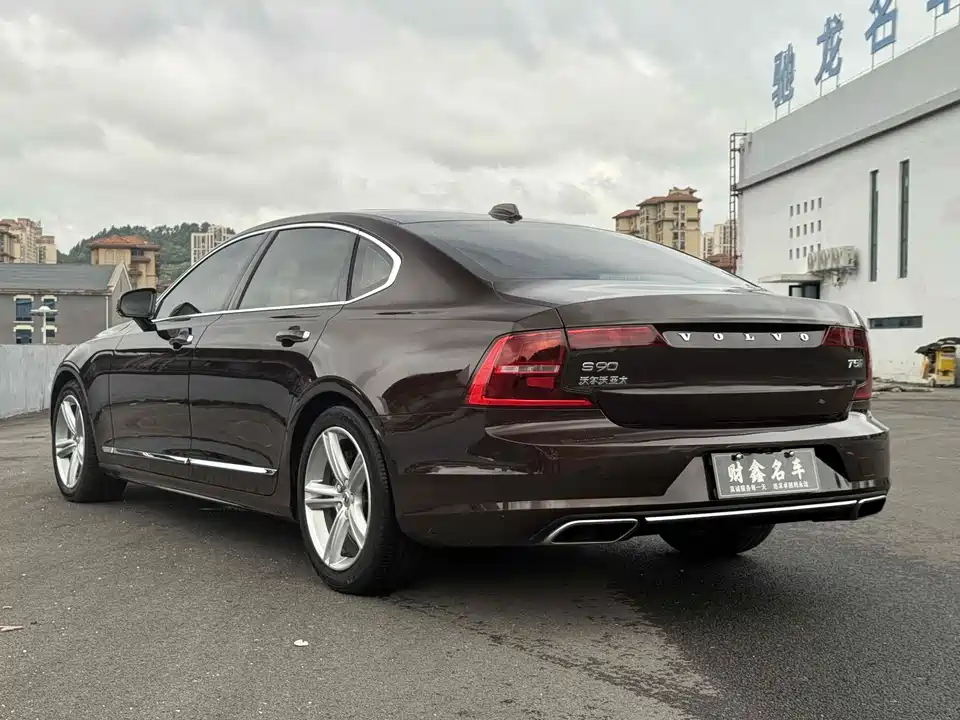 Volvo S90