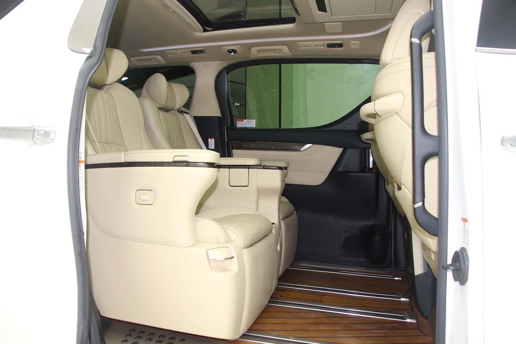 Toyota Alphard, 2020 11