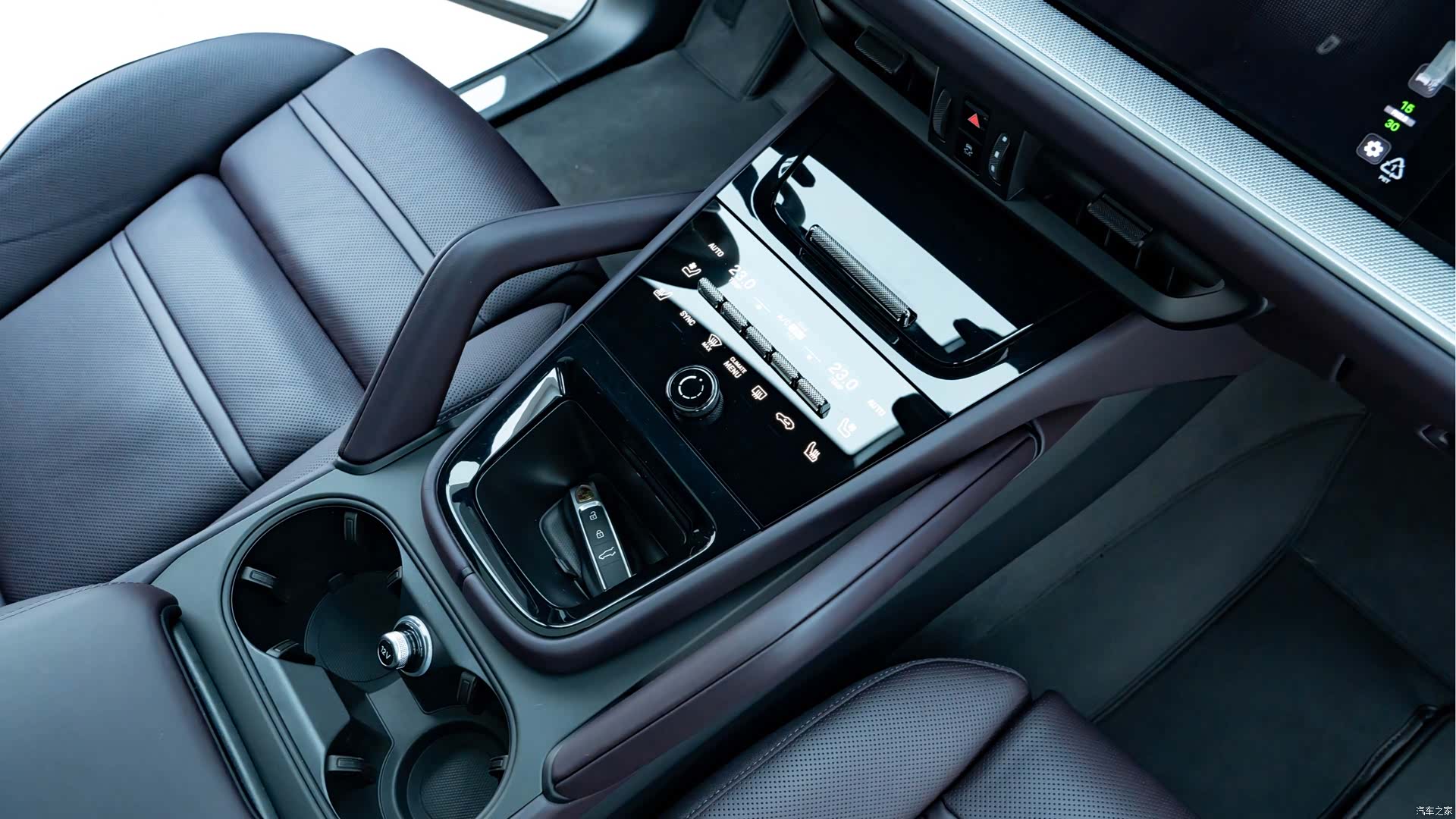 Porsche Cayenne, 2025 11