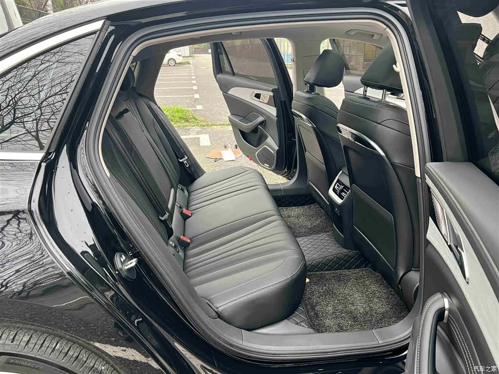 Hongqi H5, 2025 16