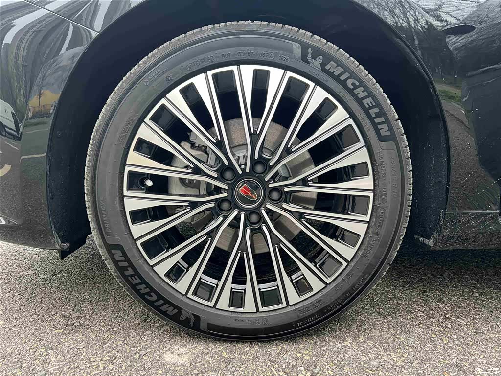 Hongqi H5, 2025 31