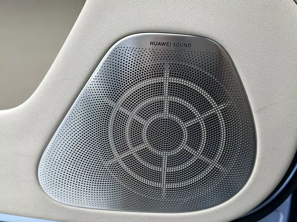 AITO Ask the world M7