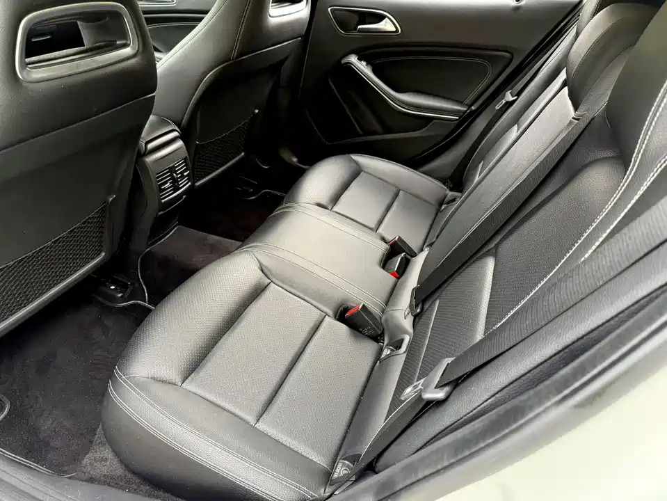 Mercedes-Benz GLA Mercedes-Benz GLA