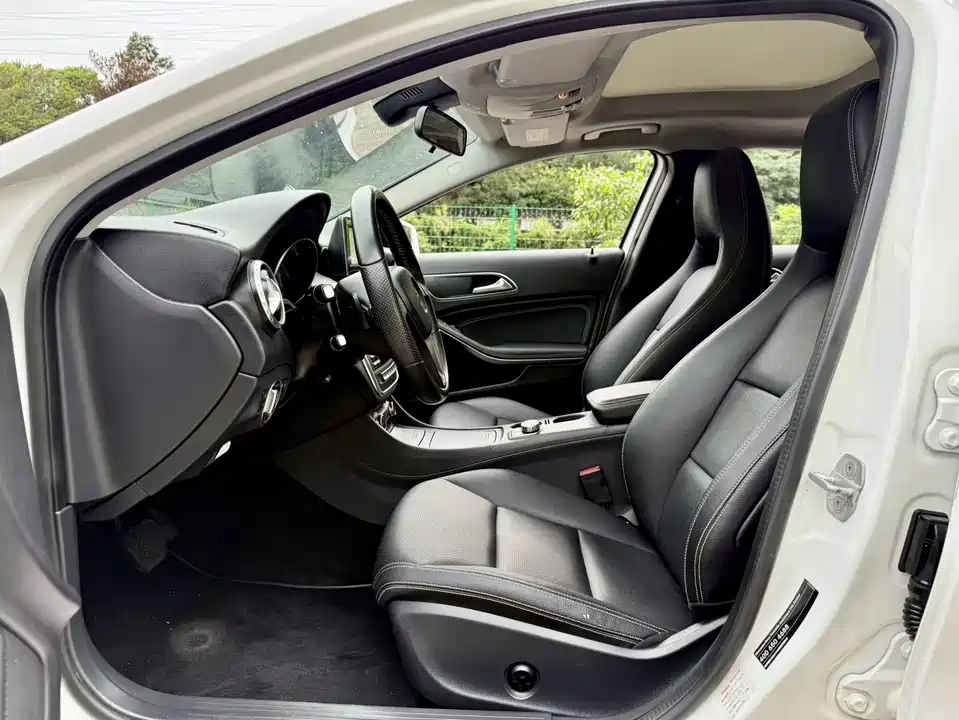 Mercedes-Benz GLA Mercedes-Benz GLA