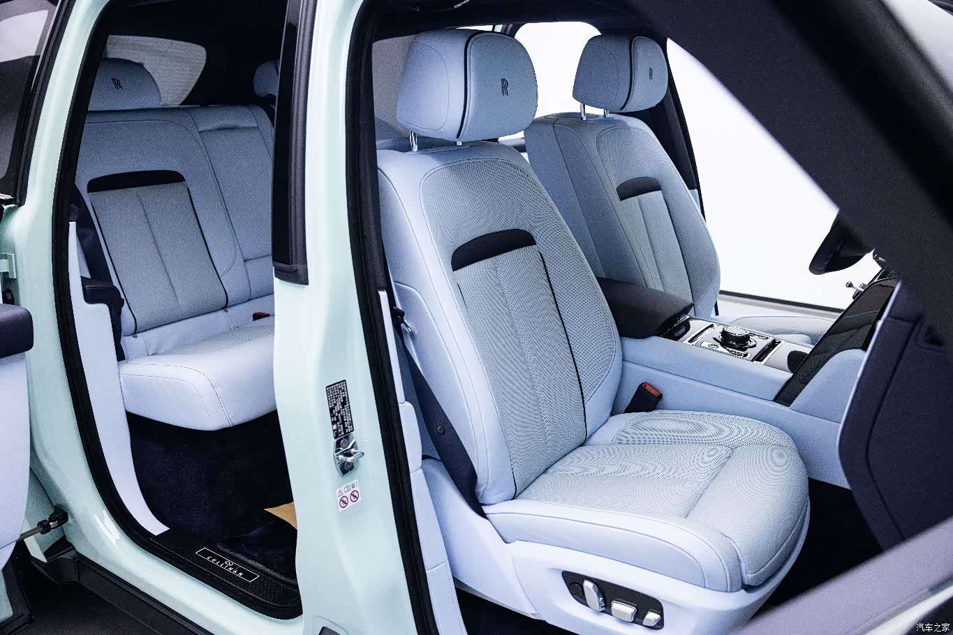 Rolls-Royce Cullinan, 2023 13