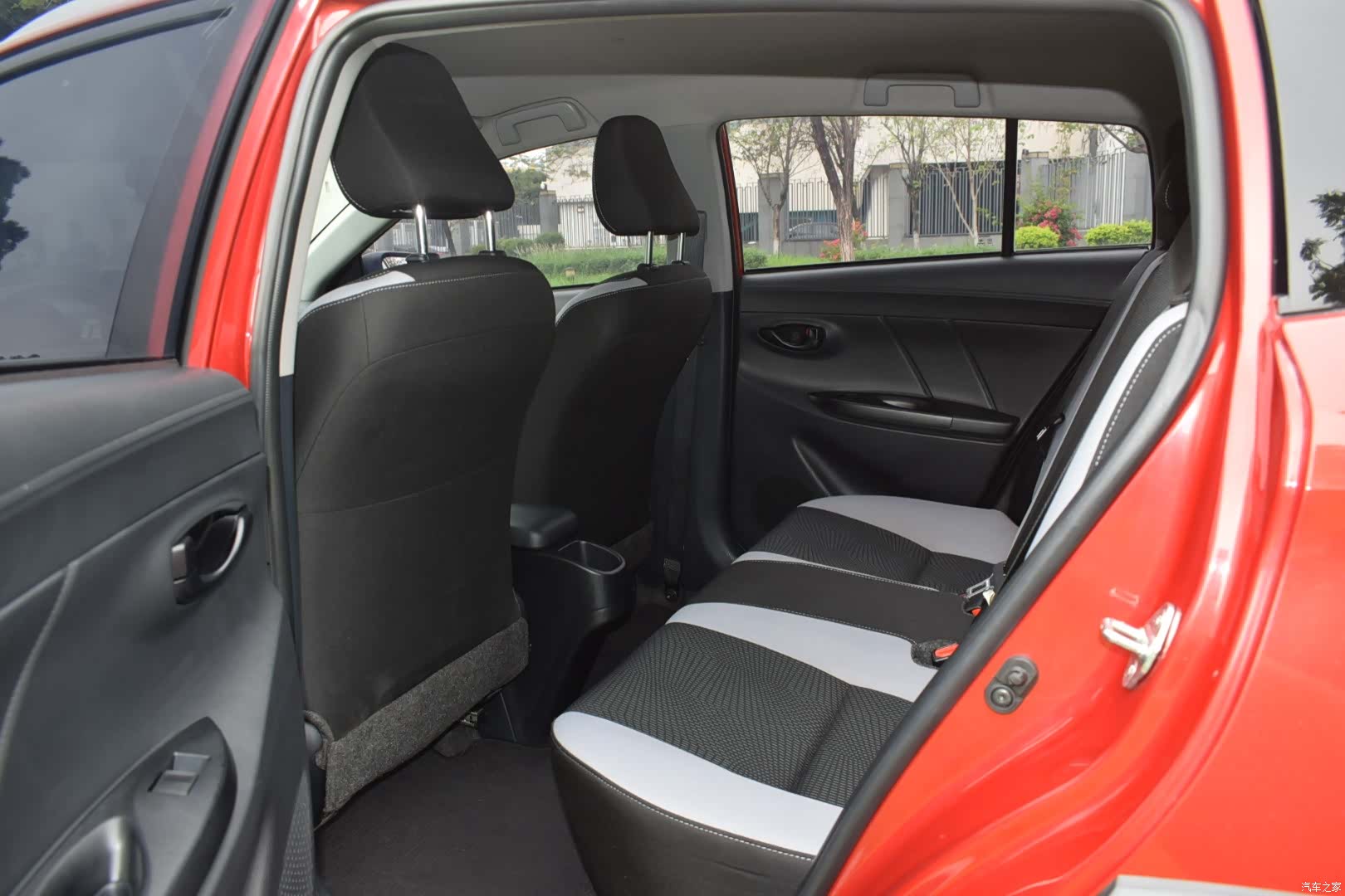 Toyota YARiS L, 2021 12