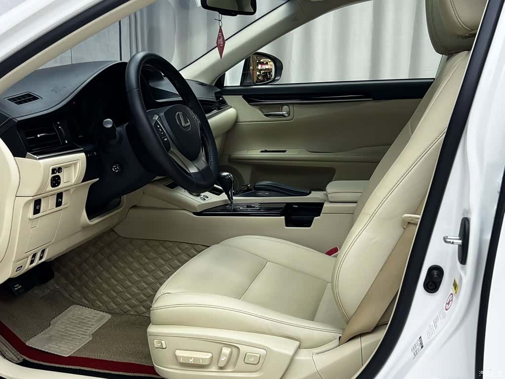 Lexus ES, 2014 4