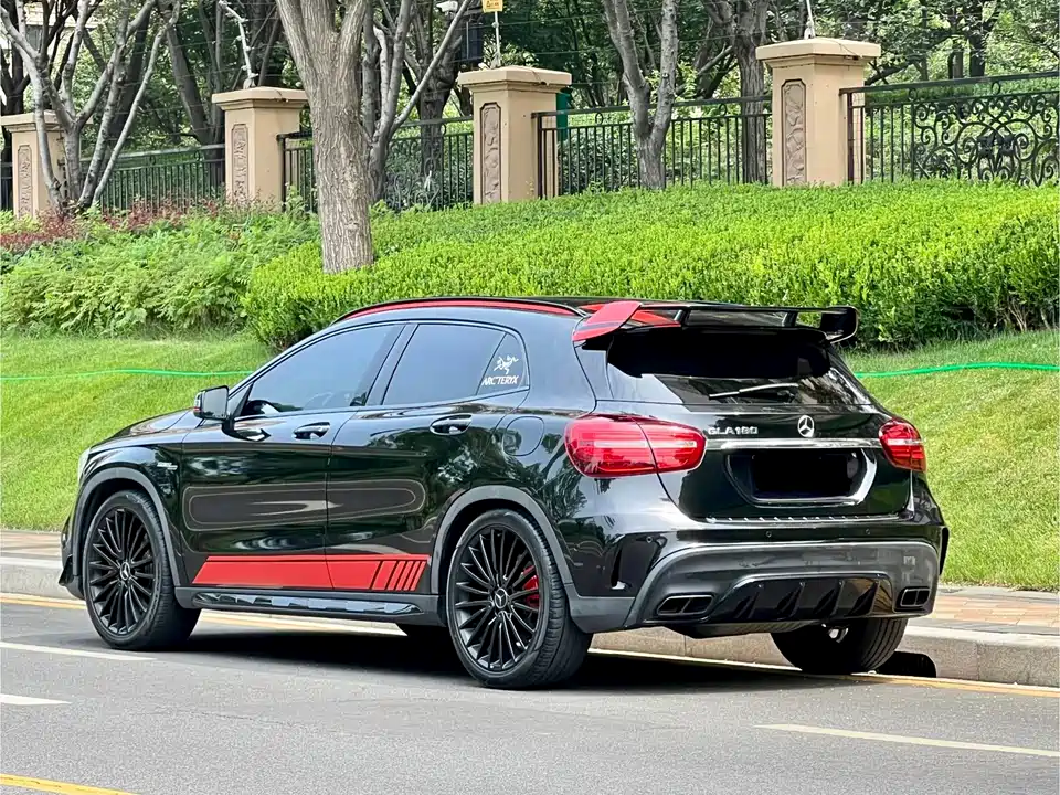 Mercedes-Benz GLA AMG Mercedes-Benz GLA AMG