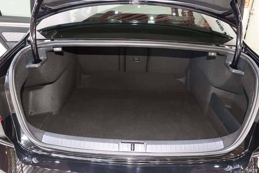 Volkswagen Magotan, 2023 16