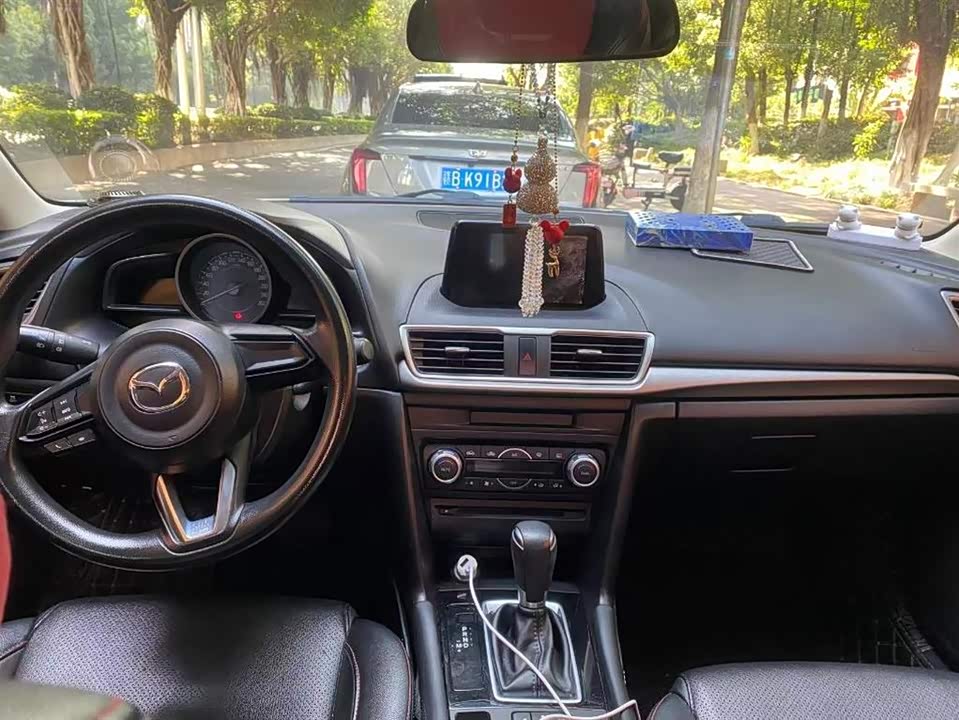 Mazda 3 Angkesaila
