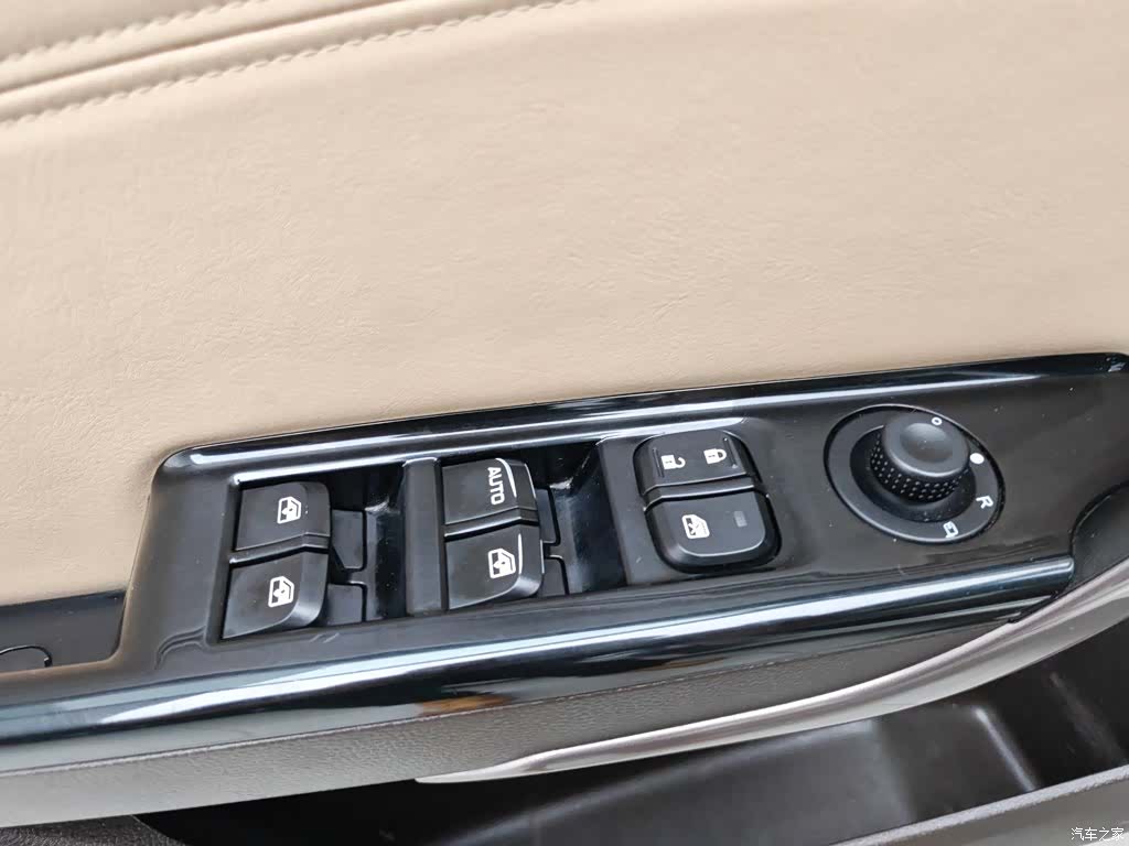 Wuling 310W, 2019 9