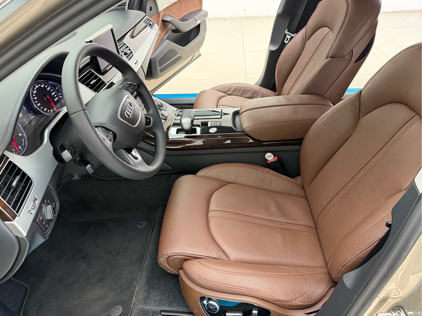 Audi A8L, 2015 11