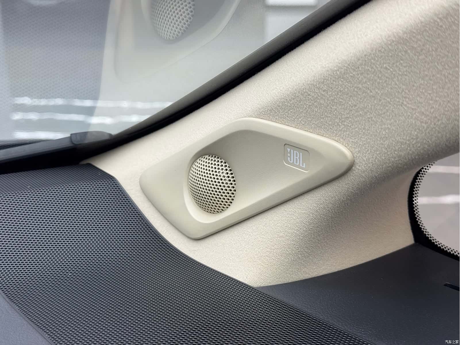 Toyota Alphard, 2023 23