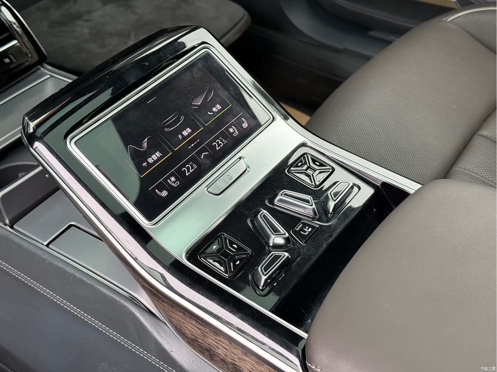 Audi A8L, 2020 11