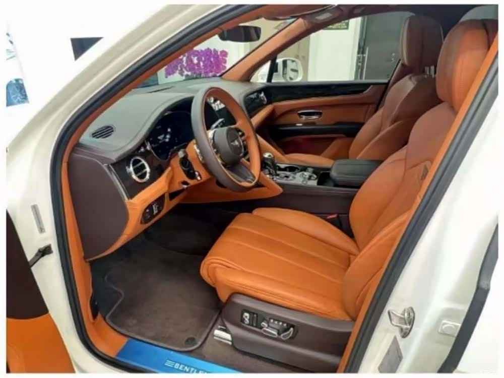 Bentley Bentayga, 2020 6