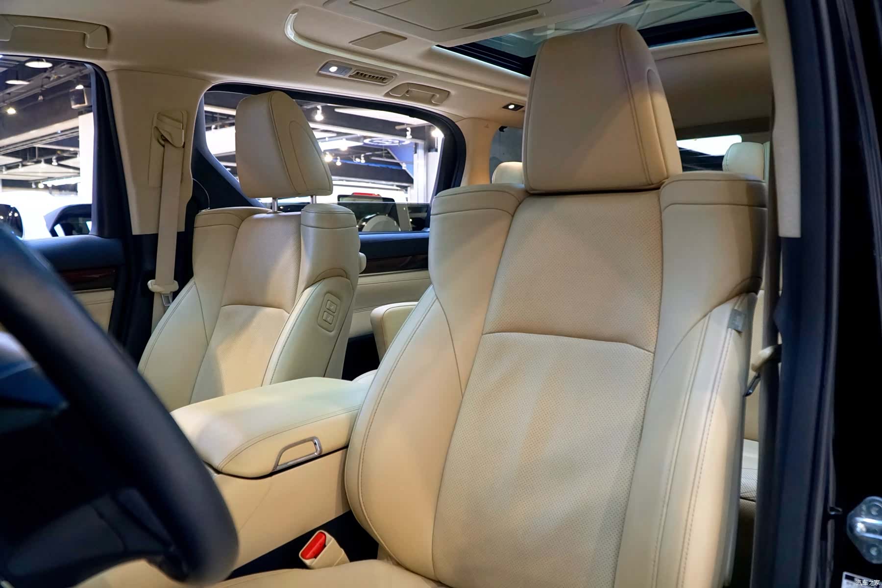 Toyota Alphard, 2016 9