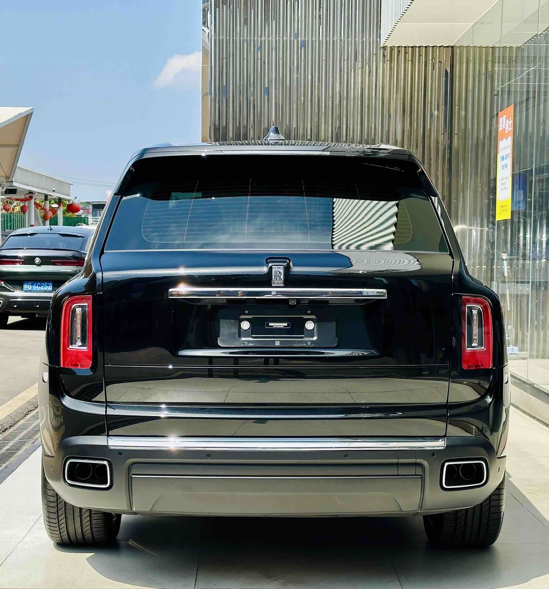 Rolls-Royce Cullinan, 2022 6