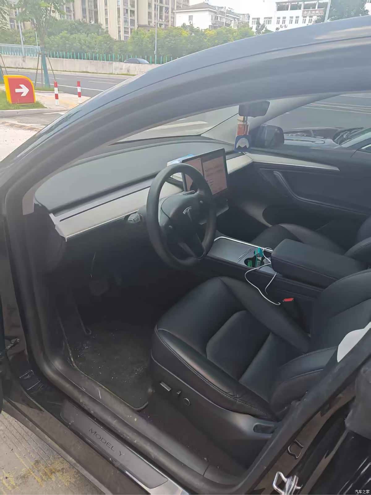 Tesla Model Y, 2023 16