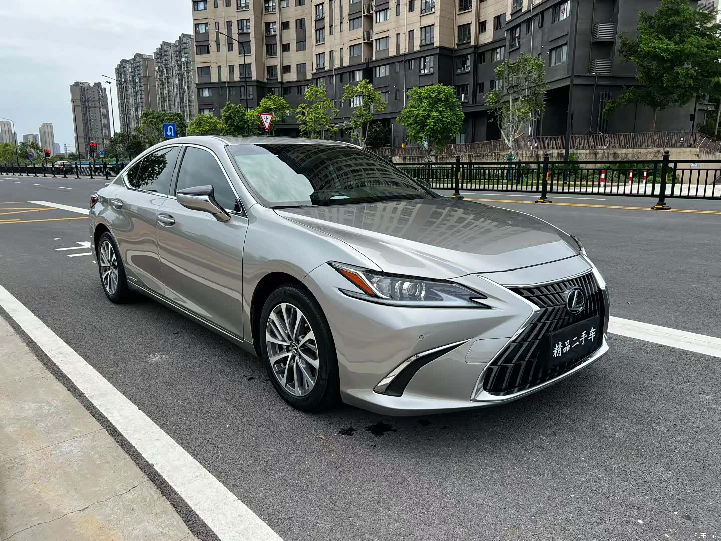 Lexus ES, 2022 3