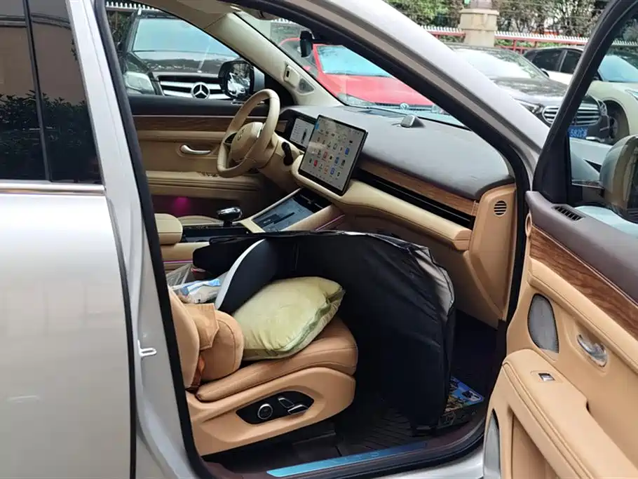 AITO Ask the world M7