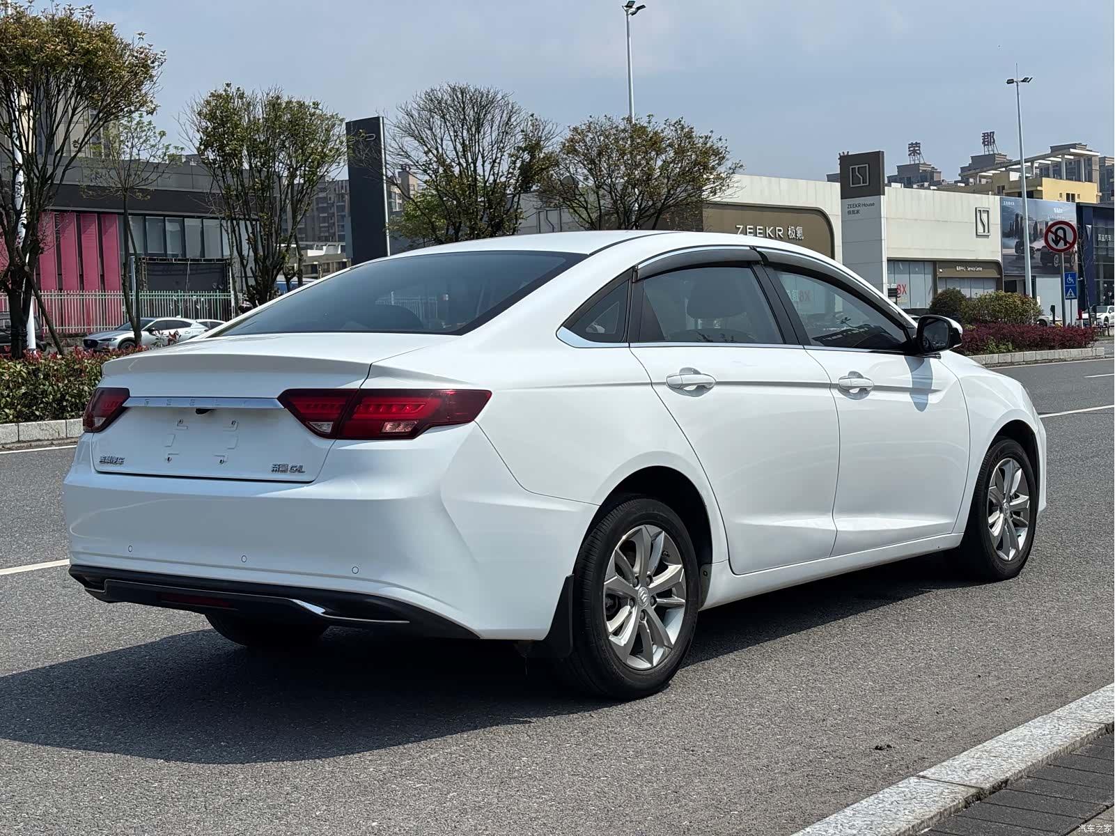 Geely Emgrand, 2021 4