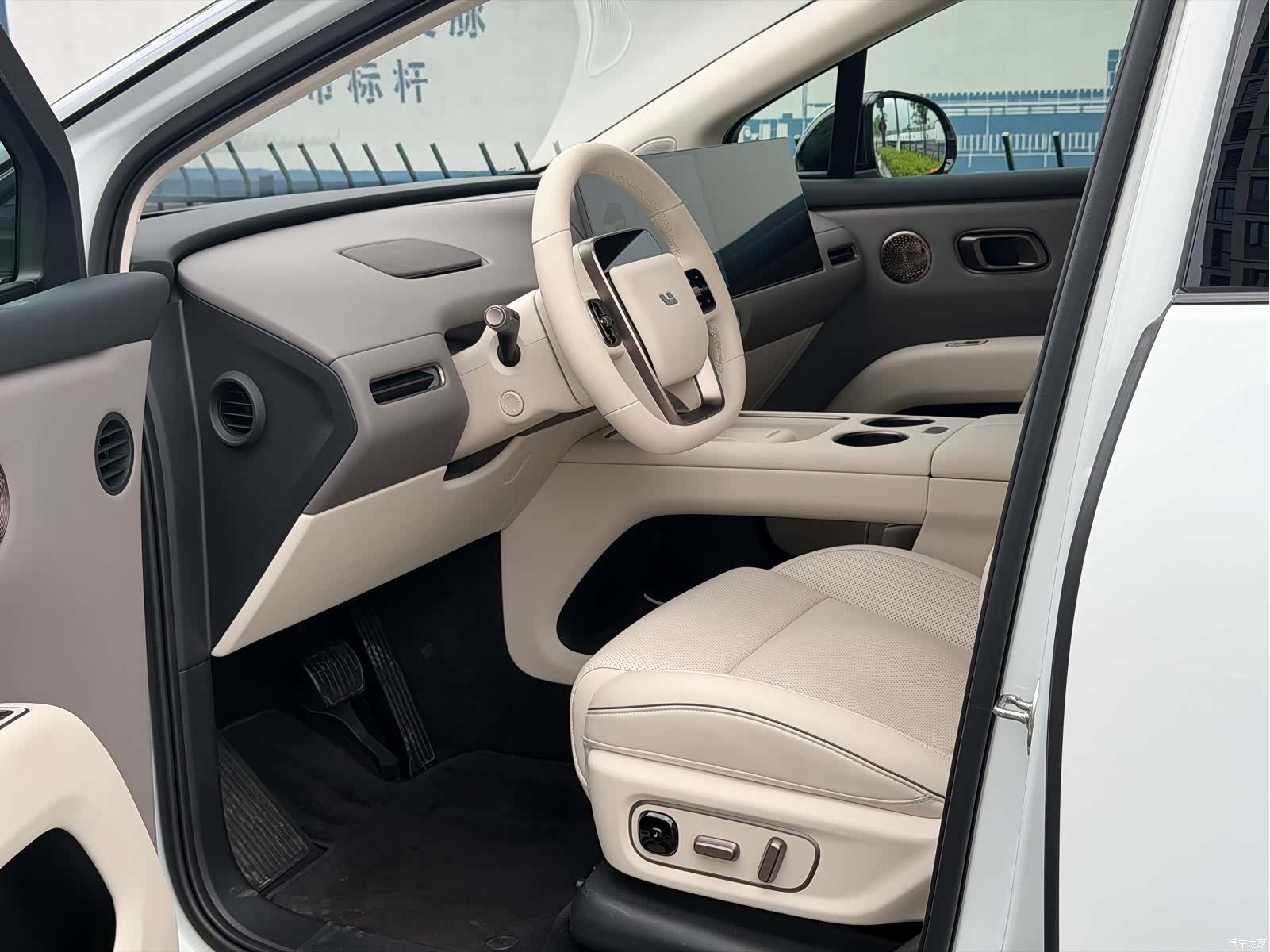 Li Auto i8, 2025 7