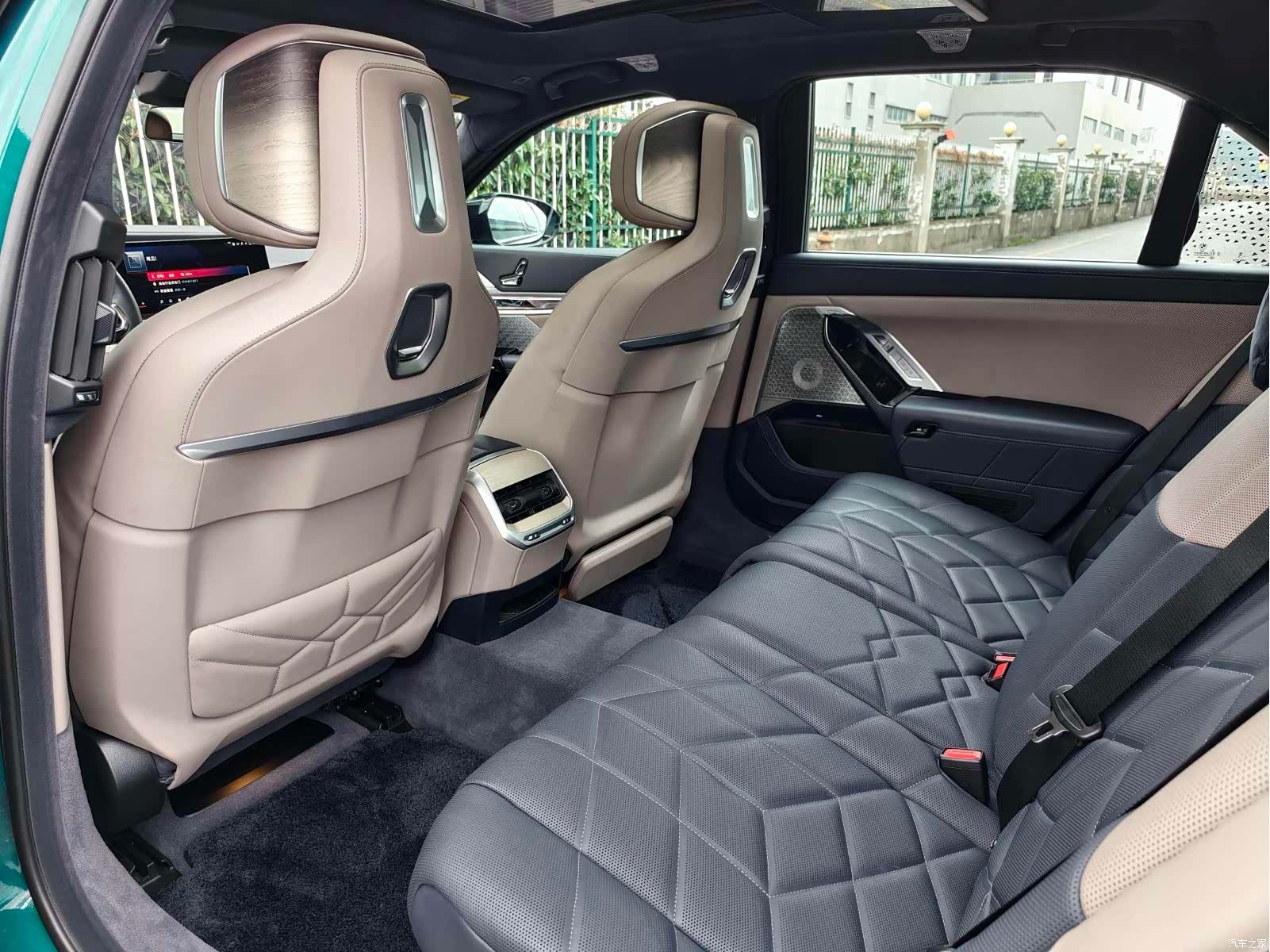 BMW i7, 2024 18