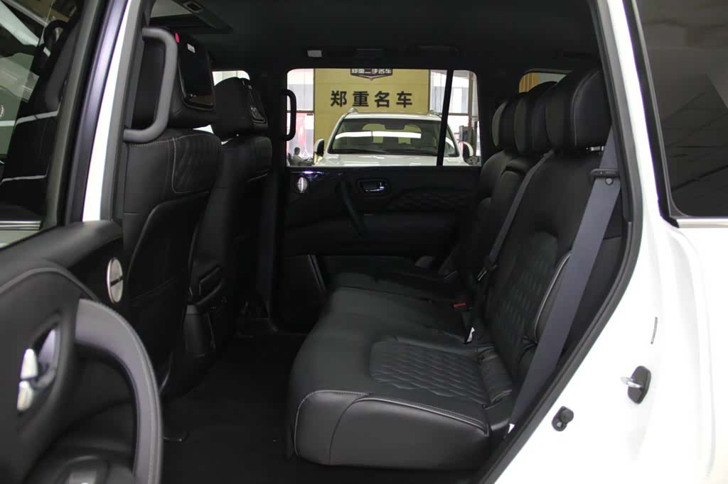 Infiniti QX80, 2023 8