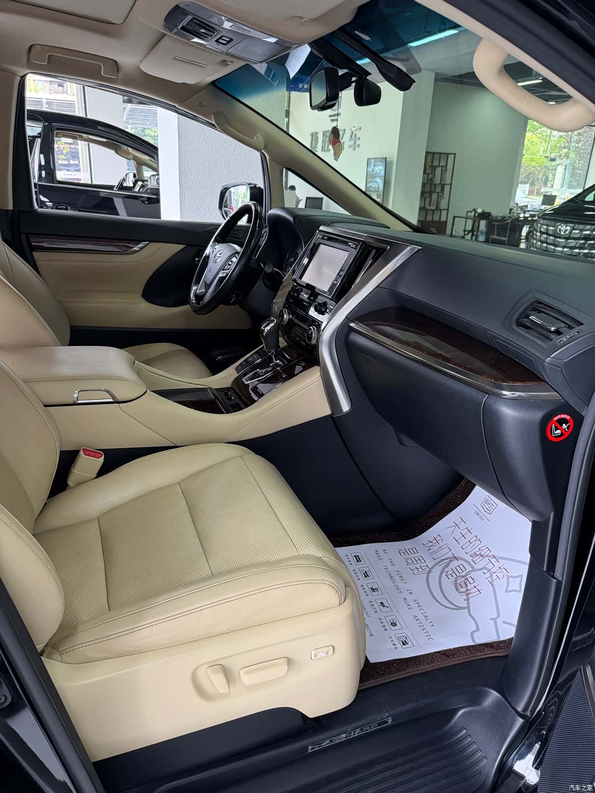 Toyota Alphard, 2018 все фото