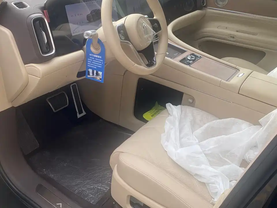 AITO Ask the world M9