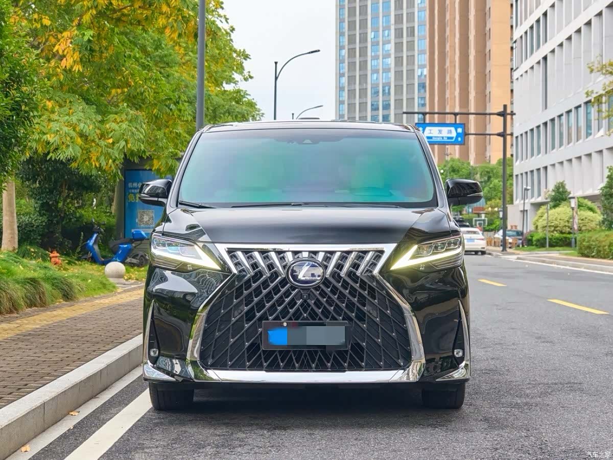 Lexus LM, 2022 2