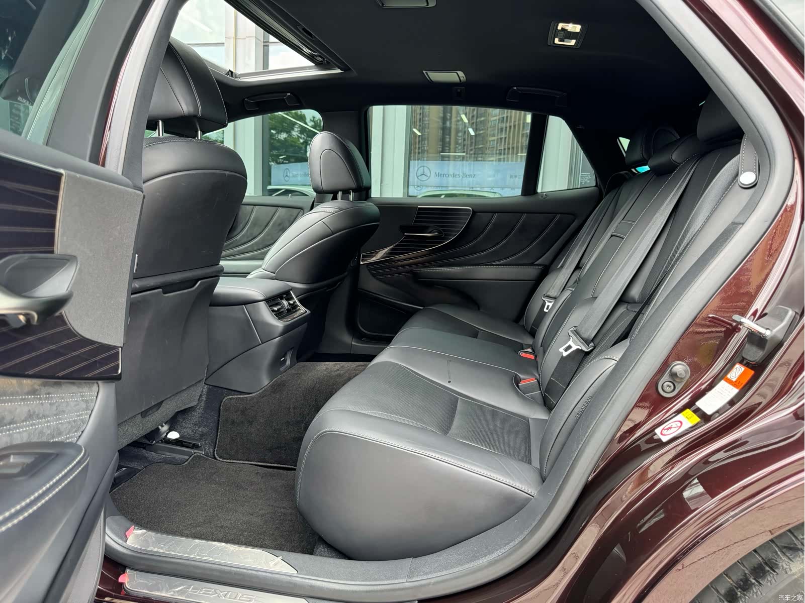 Lexus LS, 2019 9