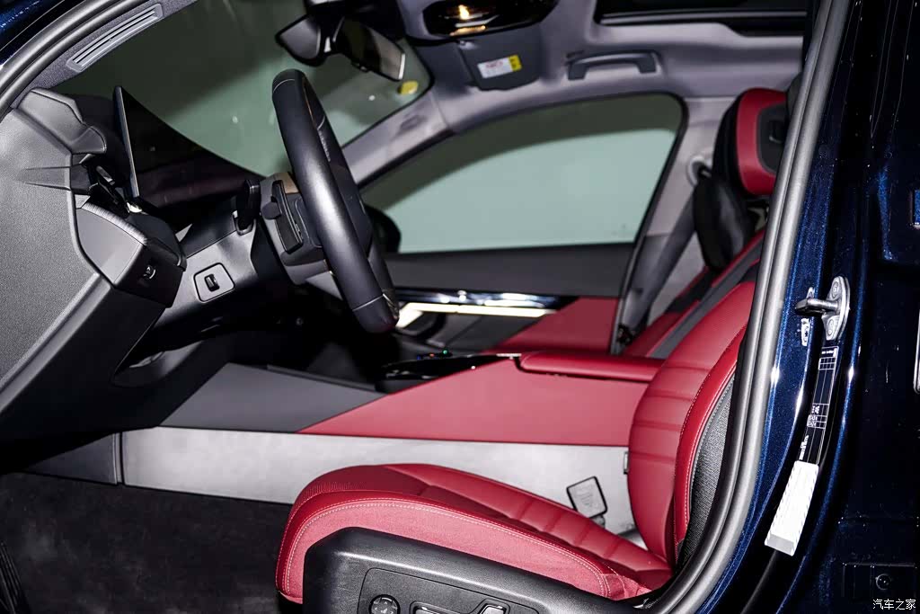 BMW 5 Series, 2025 24