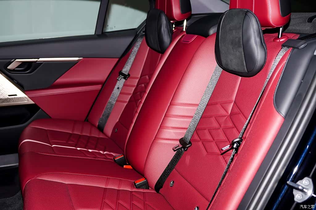 BMW 5 Series, 2025 19