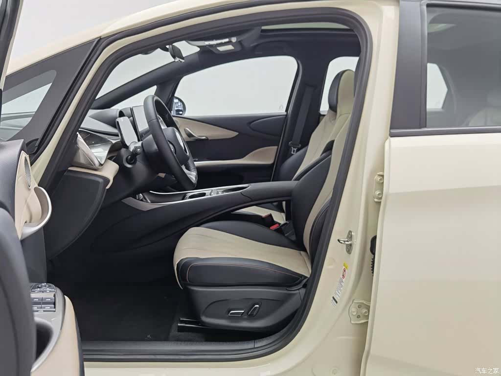 BYD Dolphin, 2023 10