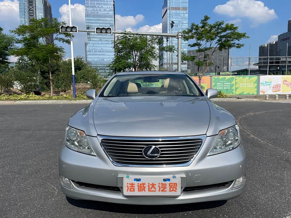 Lexus LS