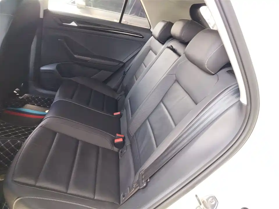 Volkswagen T-ROC exploring Songs