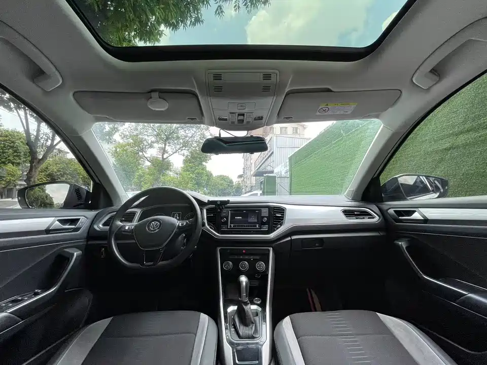 Volkswagen T-ROC exploring Songs